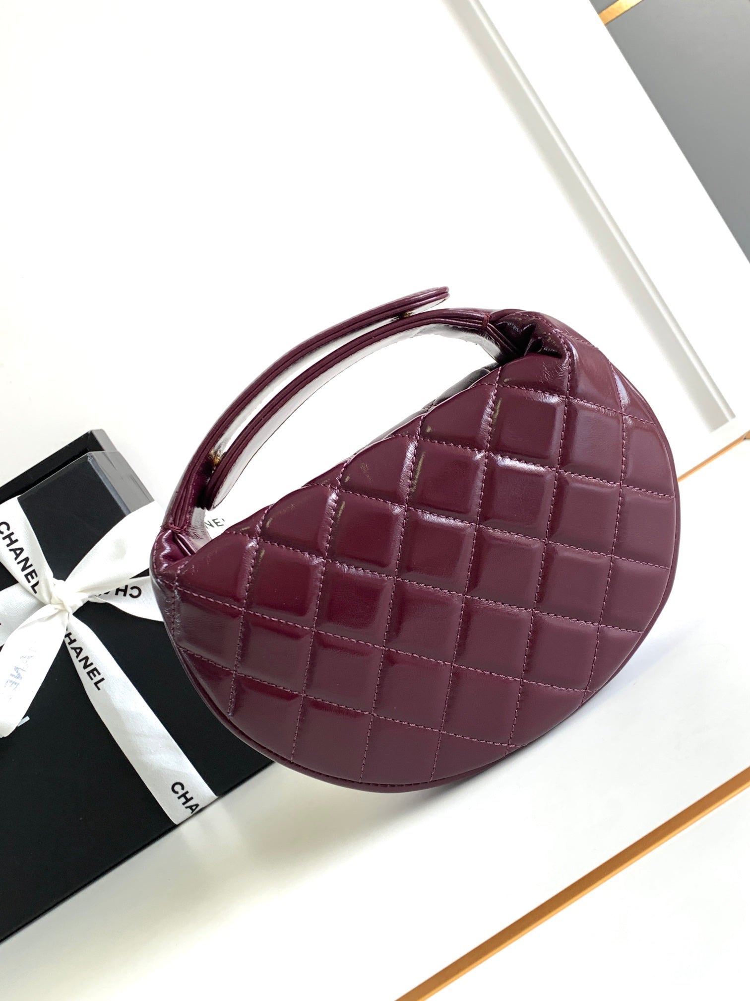 CC 16 MINI POUCH IN DARK RED WINE GRAINED CALFSKIN AND GOLD METAL