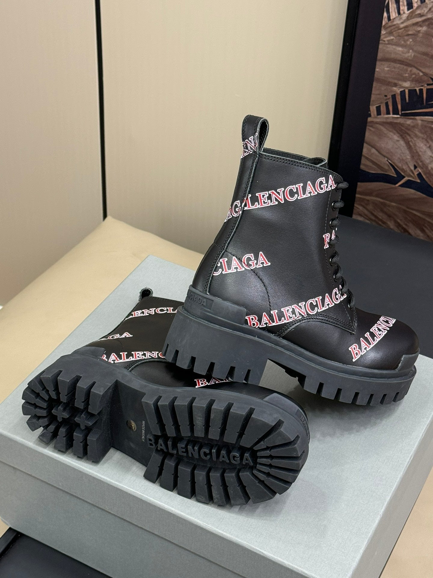 CHUNKY BOOTS IN BLACK SMOOTH CALFSKIN RED LOGO PRINT