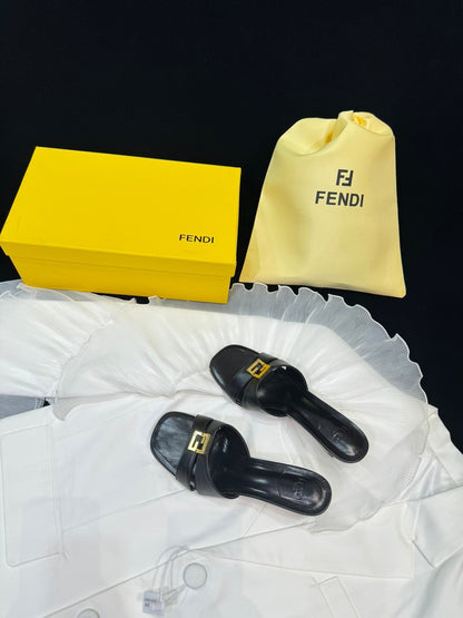 FENDI MEDIUM-HEELED 55 MM MULE IN BLACK LAMBSKIN WITH GOLD HARDWARE