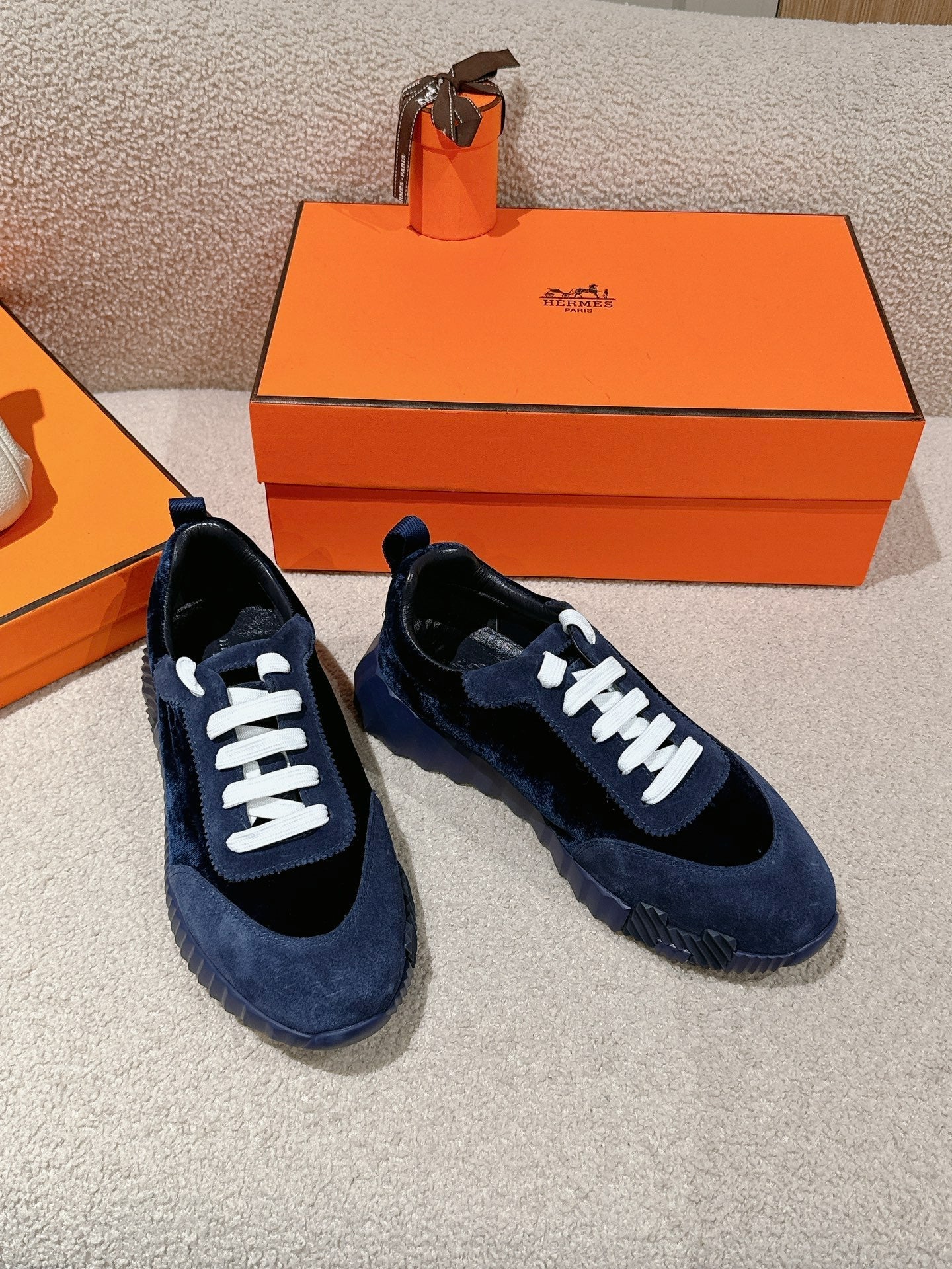 MAINLAND SNEAKER IN NAVY BLUE SUEDE AND BLACK VELVET