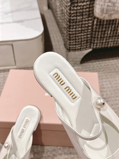 FLAT MULE IN WHITE MIX BLACK PATENT CALFSKIN