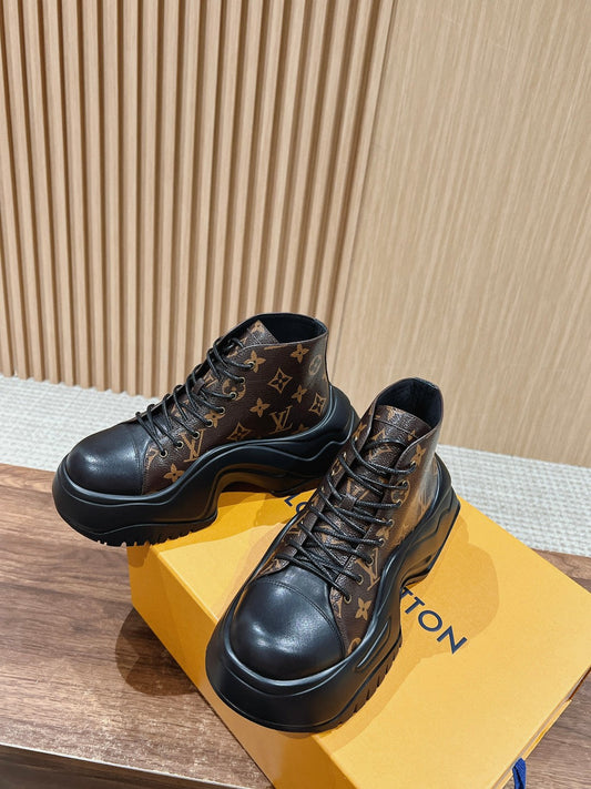 LV WOMEN CHELSEA BOOT IN BLACK MIX CHOCOLATE BROWN MONOGRAM CALFSKIN