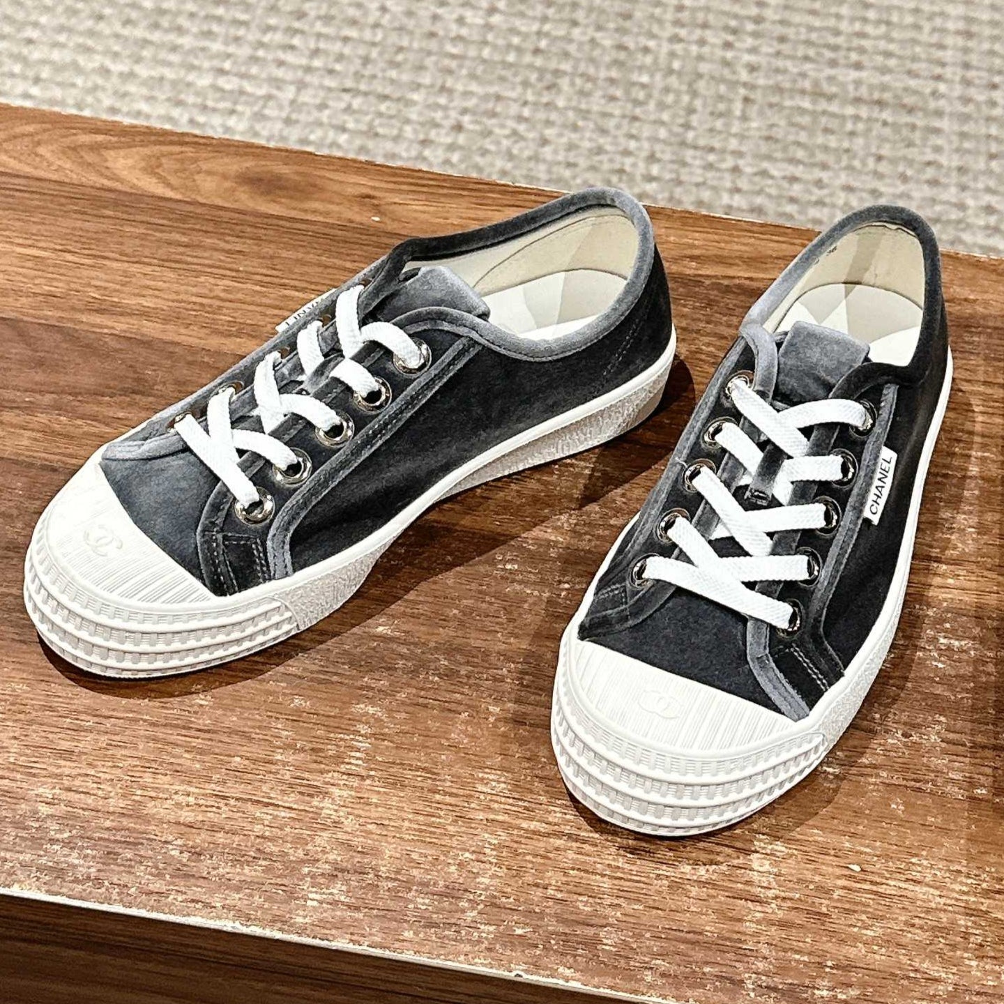 CONVERSE SNEAKER IN CHARCOAL BLACK VELVET