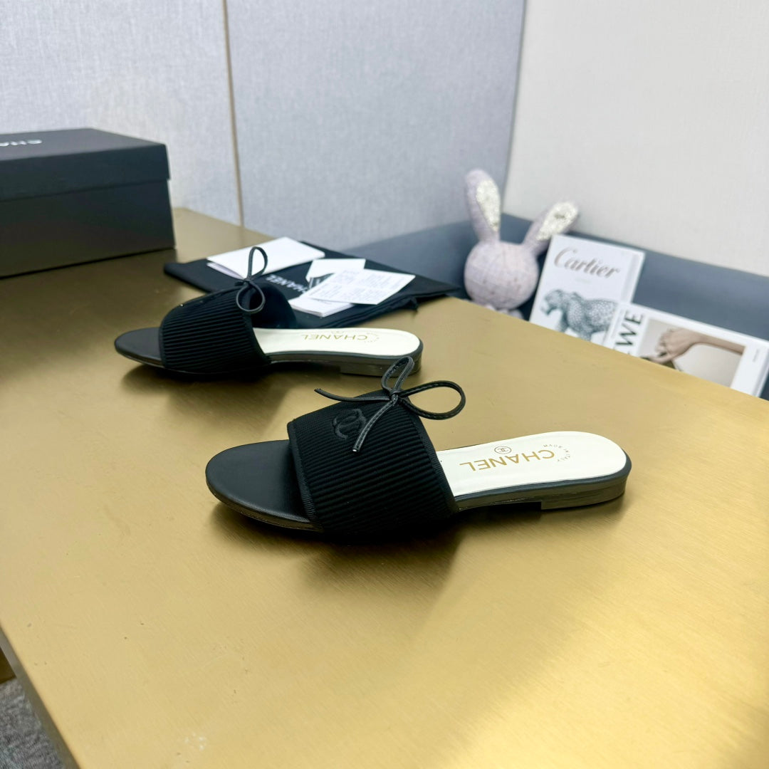 BOW SLIPPERS IN BLACK LAMBSKIN