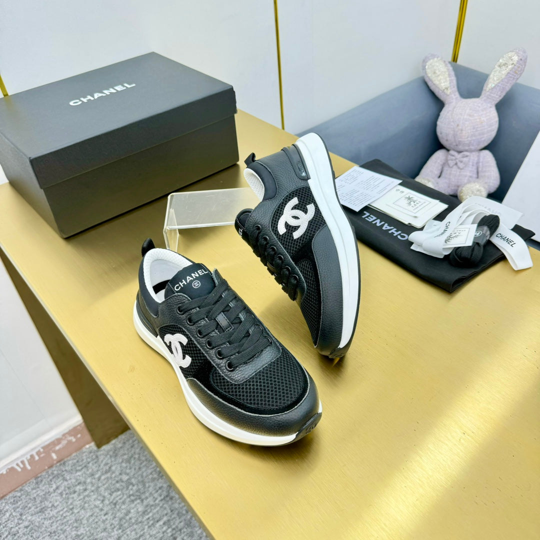 CLASSIC TRAINER IN BLACK MERCERIZED VELVET WITH WHITE LOGO