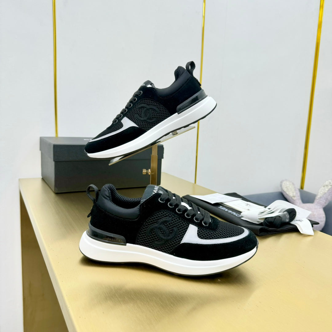 CLASSIC TRAINER IN BLACK MERCERIZED VELVET