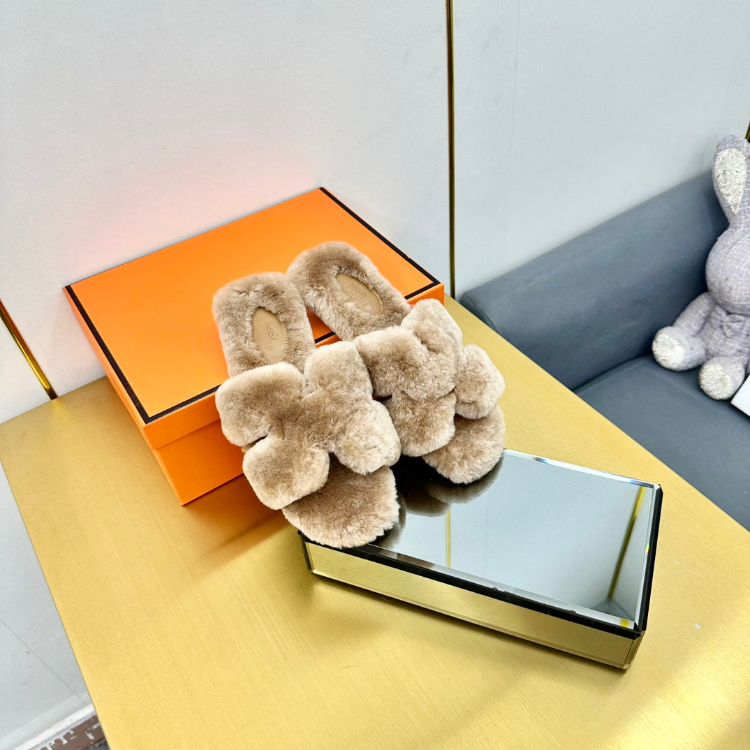 ORAN SHEARLING SANDALS LIGHT BROWN