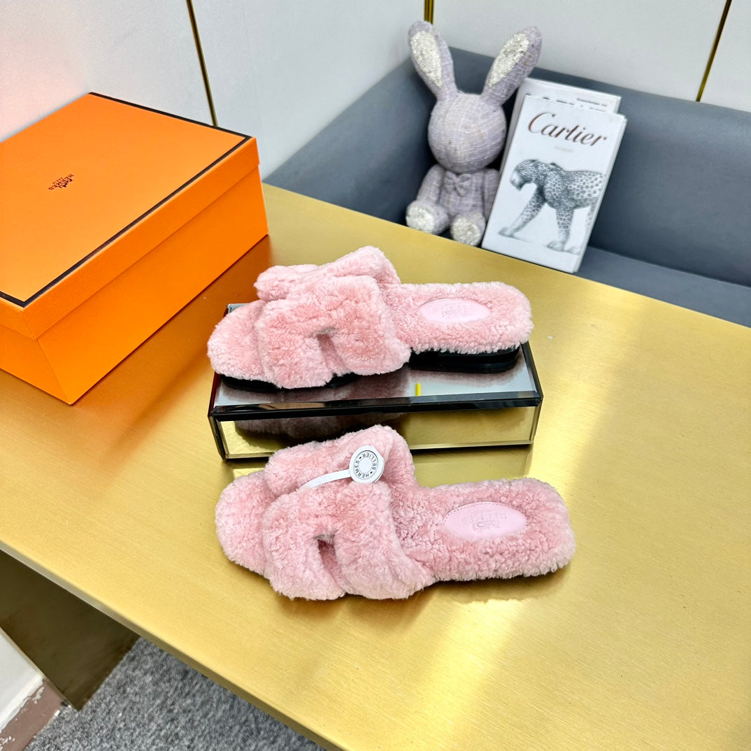 ORAN SHEARLING SANDALS BABY PINK