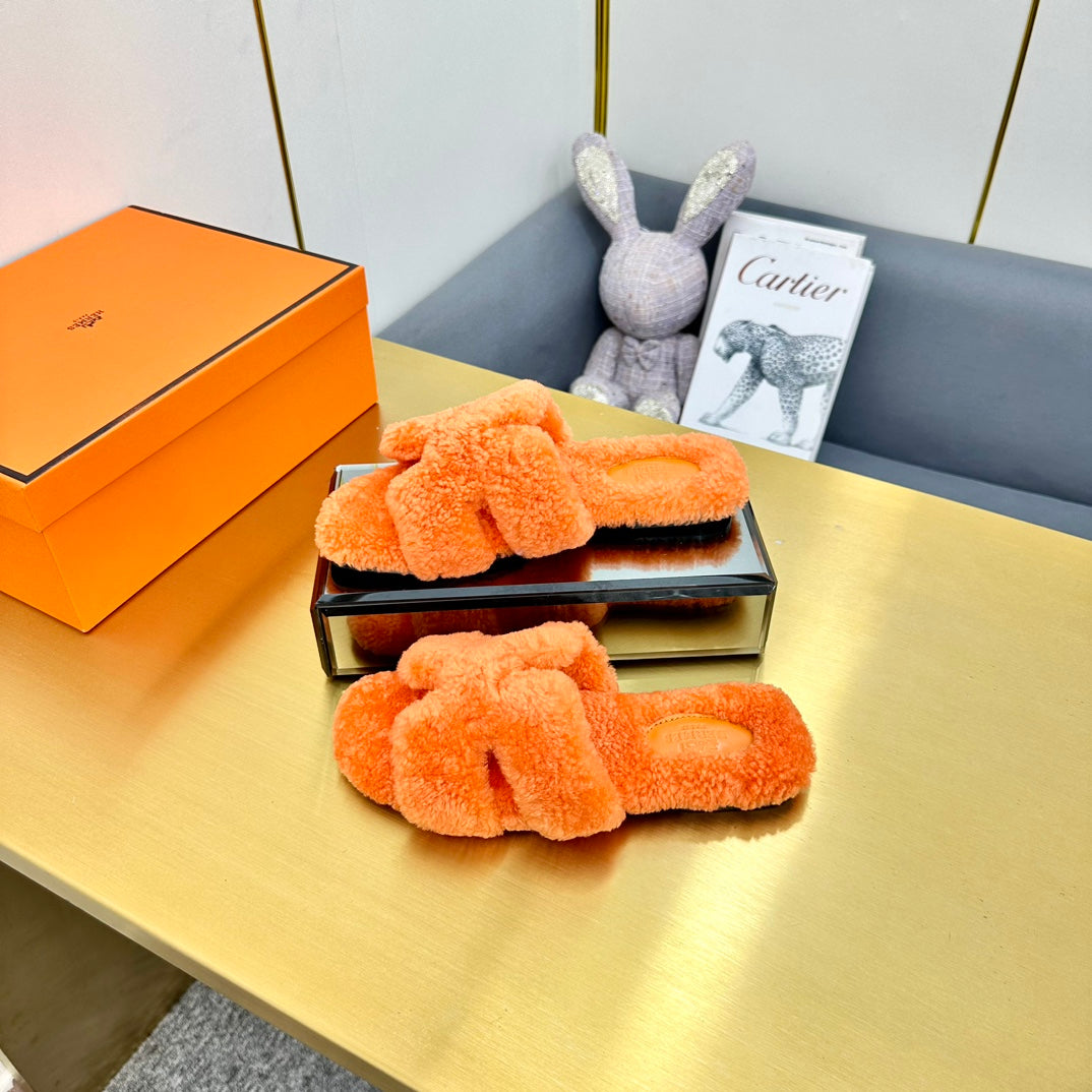 ORAN SHEARLING SANDALS NEON ORANGE