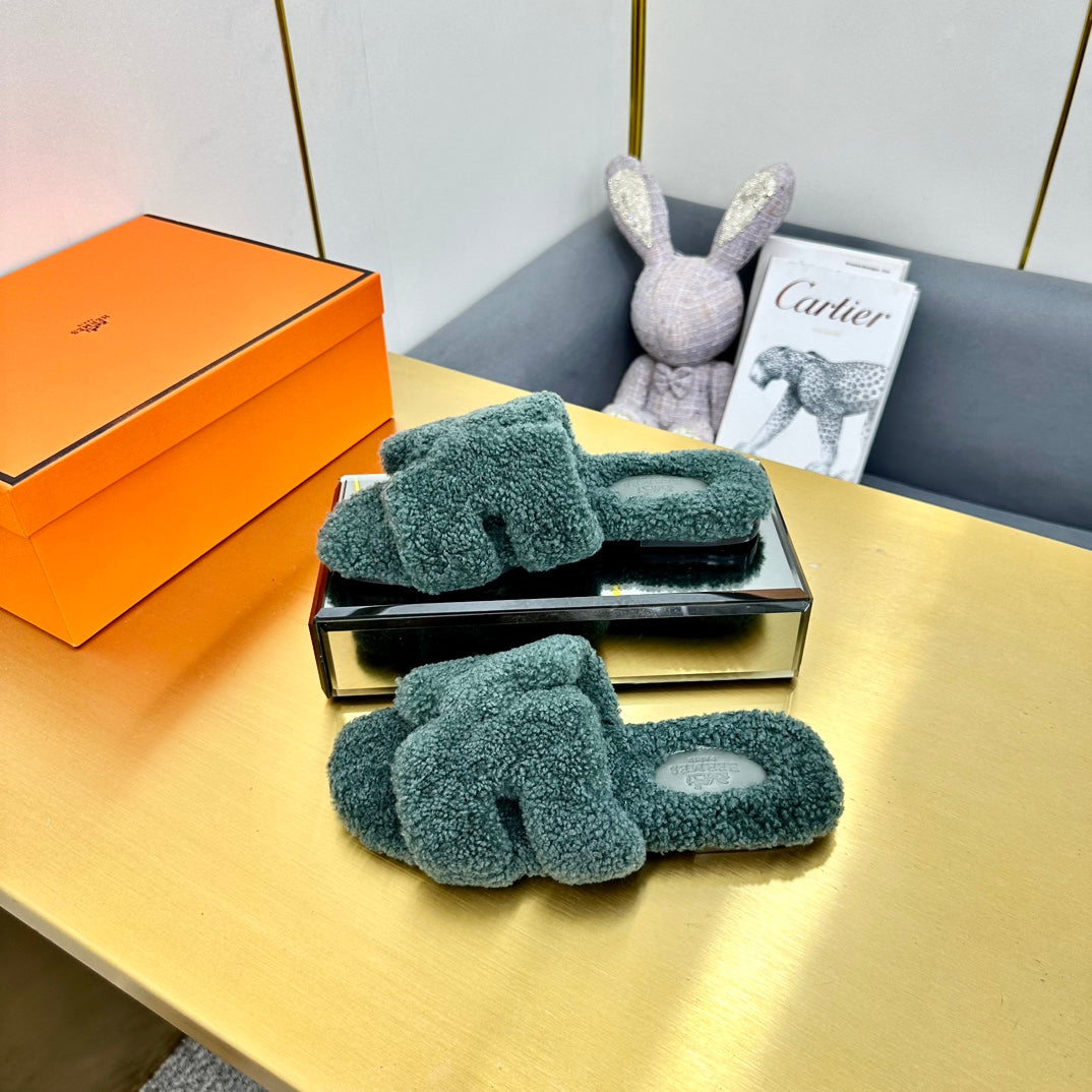 ORAN SHEARLING SANDALS FOREST GREEN