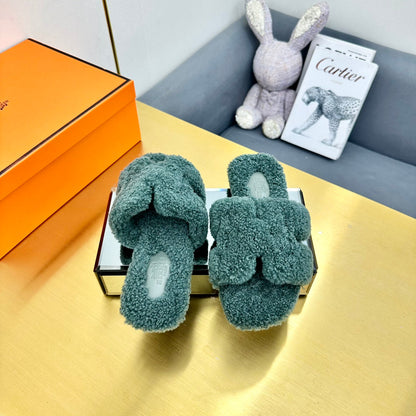 ORAN SHEARLING SANDALS FOREST GREEN