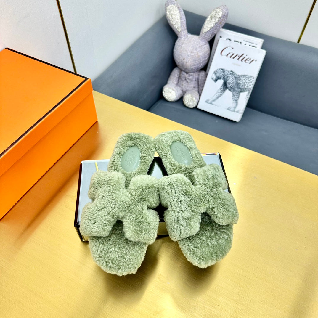 ORAN SHEARLING SANDALS JADE GREEN