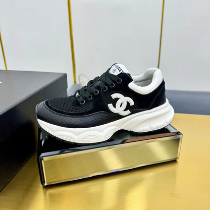 SNEAKER IN BLACK WITH WHITE LOGO CALFSKIN AND MESH