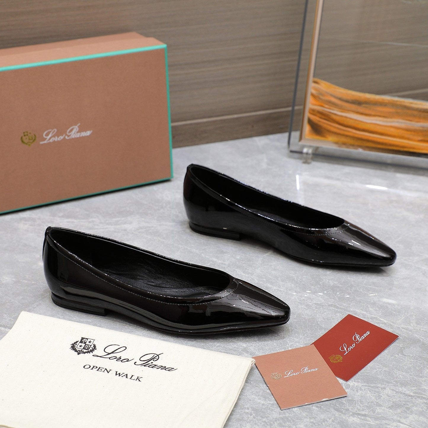 CLASSIC BALLET SHOES IN BLACK GLOSSY LEATHER