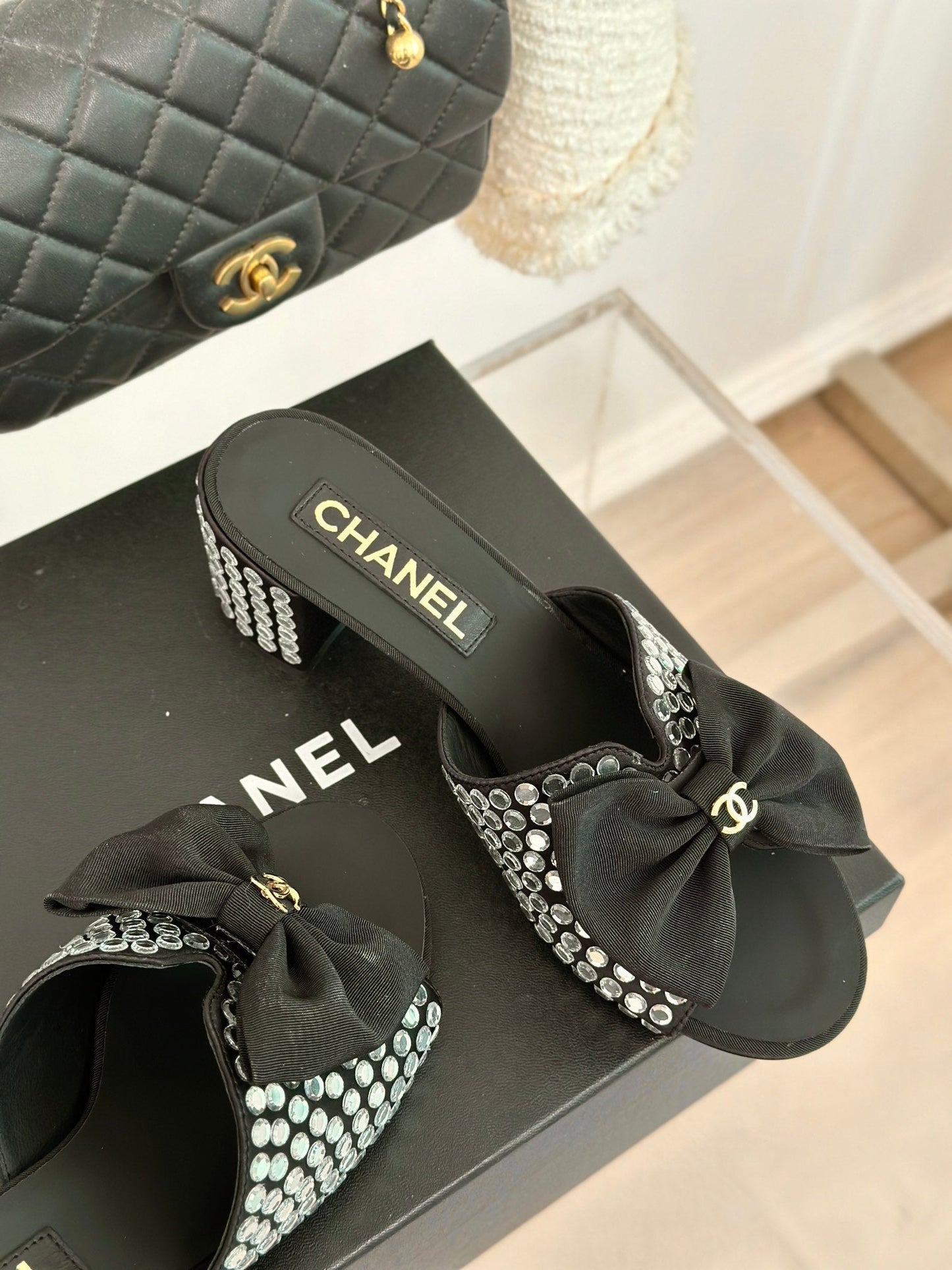 BLOCK HEEL MULE WITH WHITE RHINESTONES IN BLACK LAMBSKIN