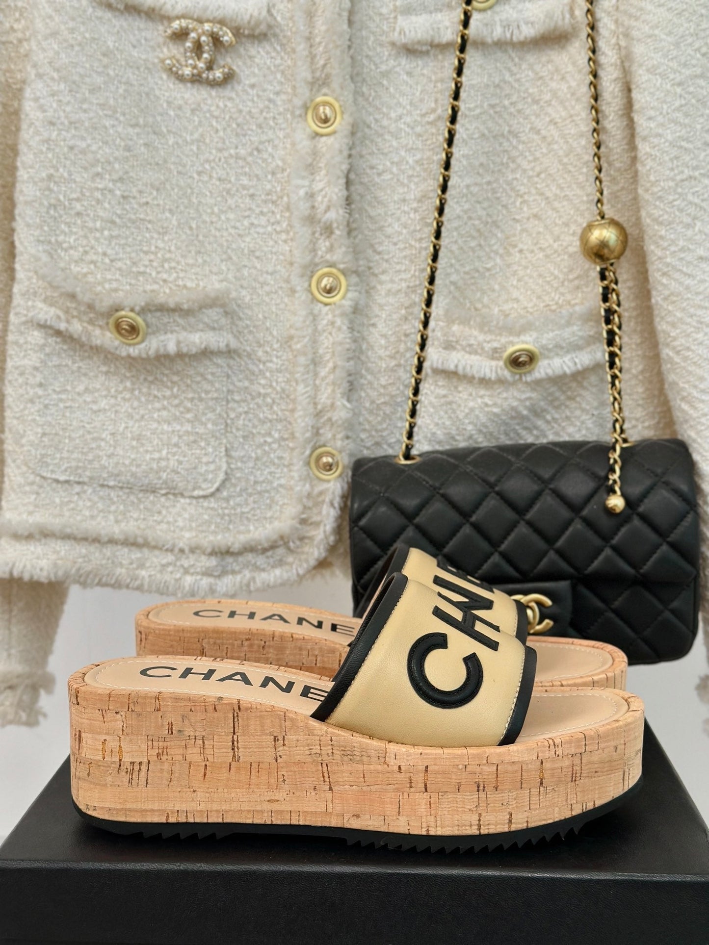THICK SOLE LETTER SLIPPERS IN DARK CREAM SHEEPSKIN