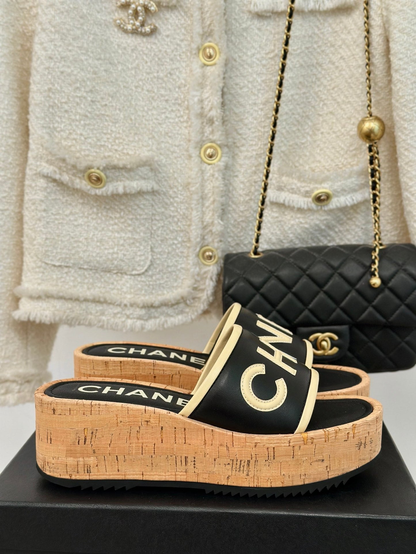 THICK SOLE LETTER SLIPPERS IN BLACK SHEEPSKIN