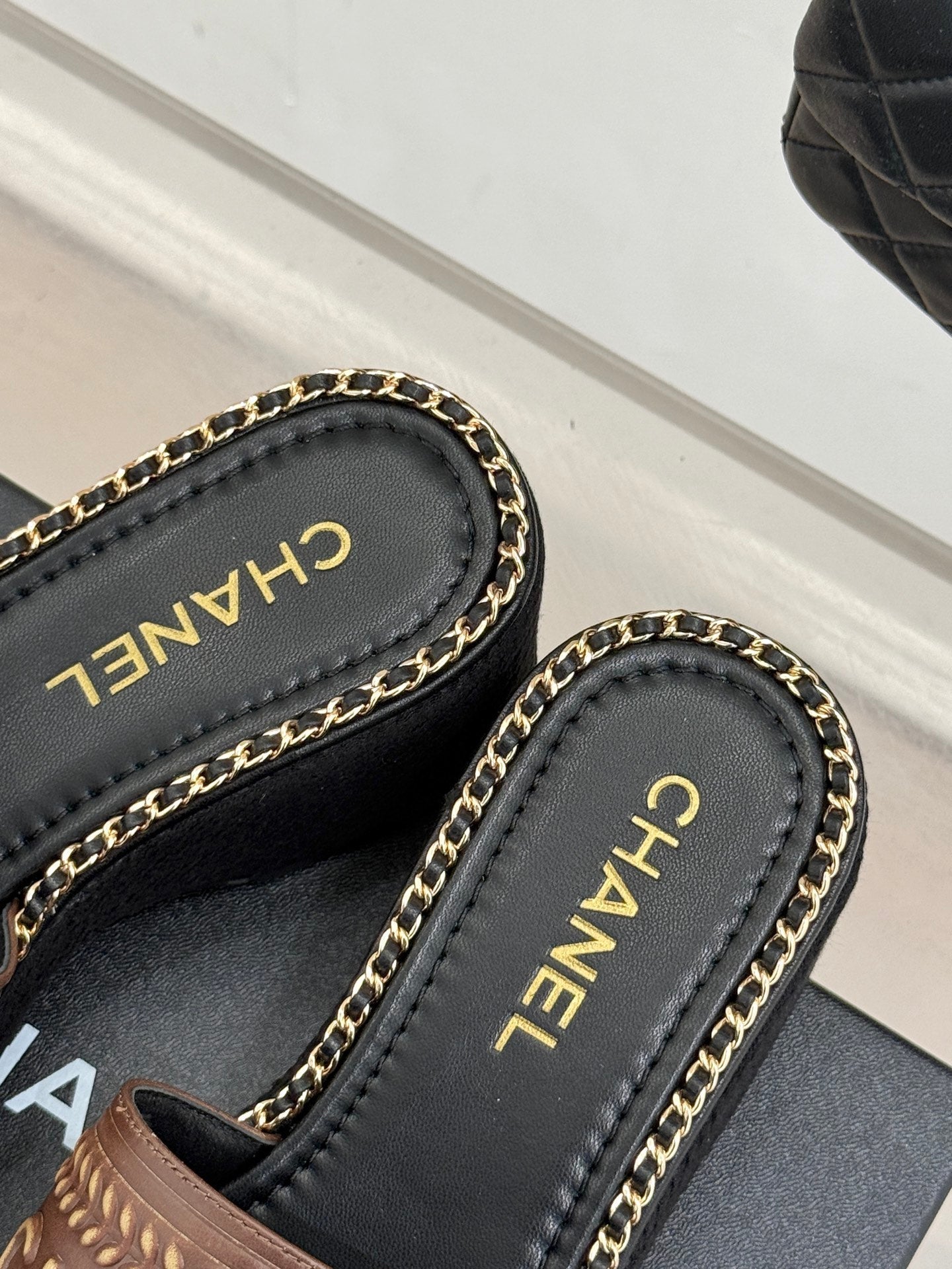 THICK SOLE WEDGE SLIPPERS IN CHOCOLATE BROWN CALFSKIN