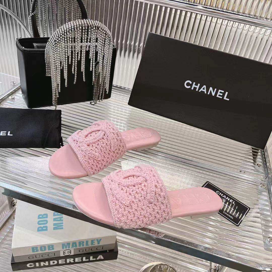 SLIPPERS LIGHT PINK SHEEPSKIN
