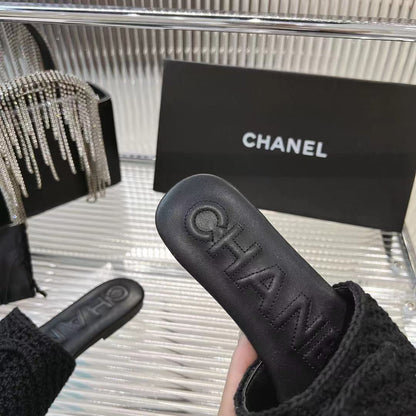 SLIPPERS BLACK SHEEPSKIN