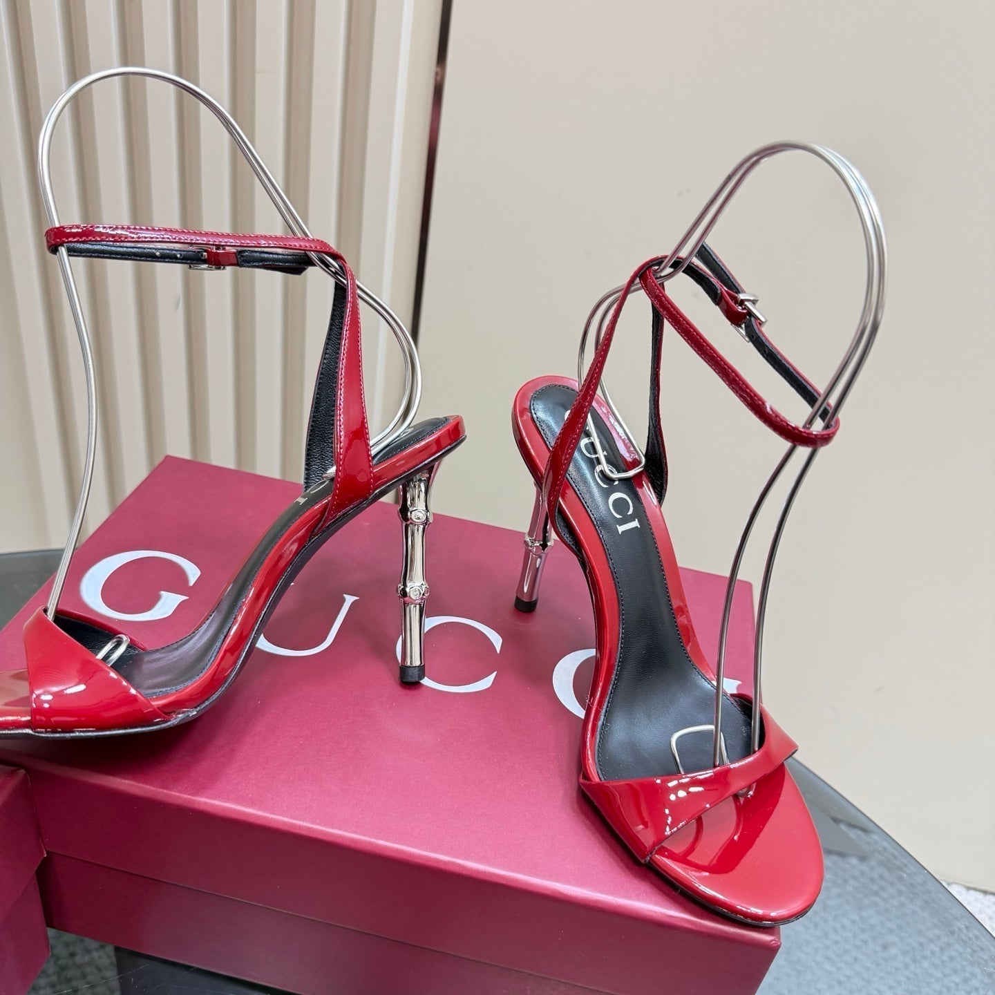 STRAP HIGH BAMBOO-EFFECT HEEL SANDAL IN RED PATENT CALFSKIN