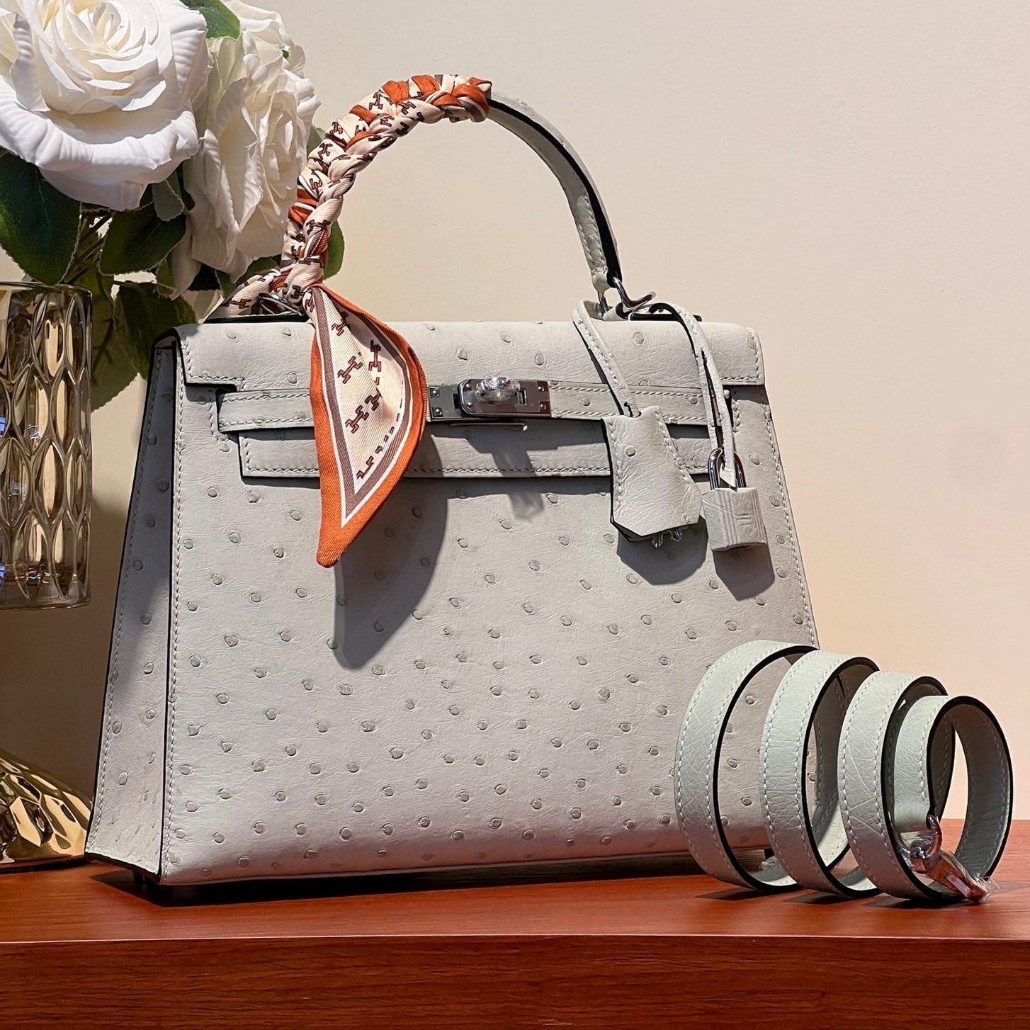 KELLY SELLIER 25 BAG IN PALE GRAY OSTRICH LEATHER WITH SILVER HARDWARE