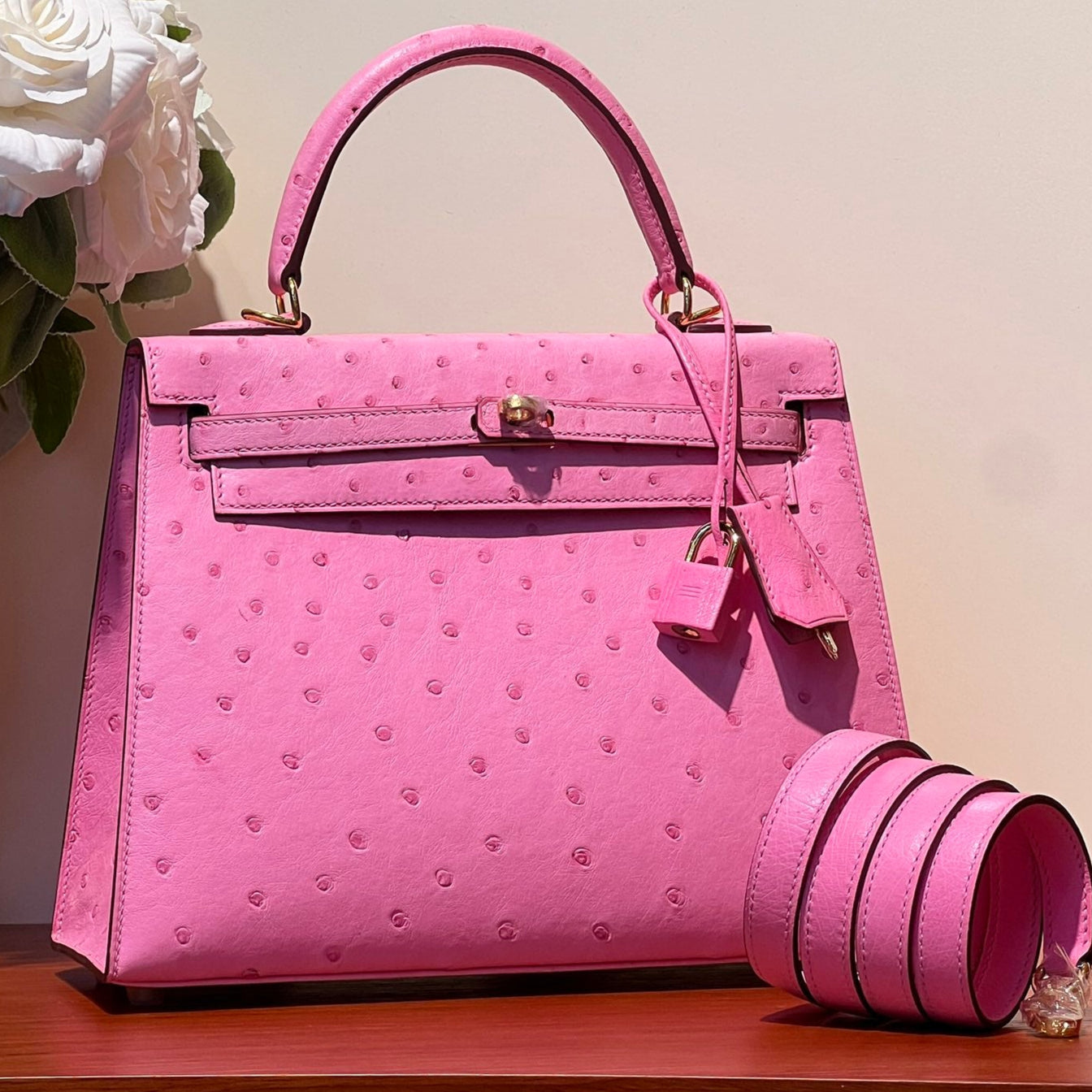 KELLY SELLIER 25 BAG IN DOLL PINK OSTRICH LEATHER WITH GOLD HARDWARE