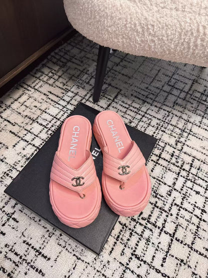 THICK-SOLED THONG SLIPPERS IN BRIGHT PINK CALFSKIN