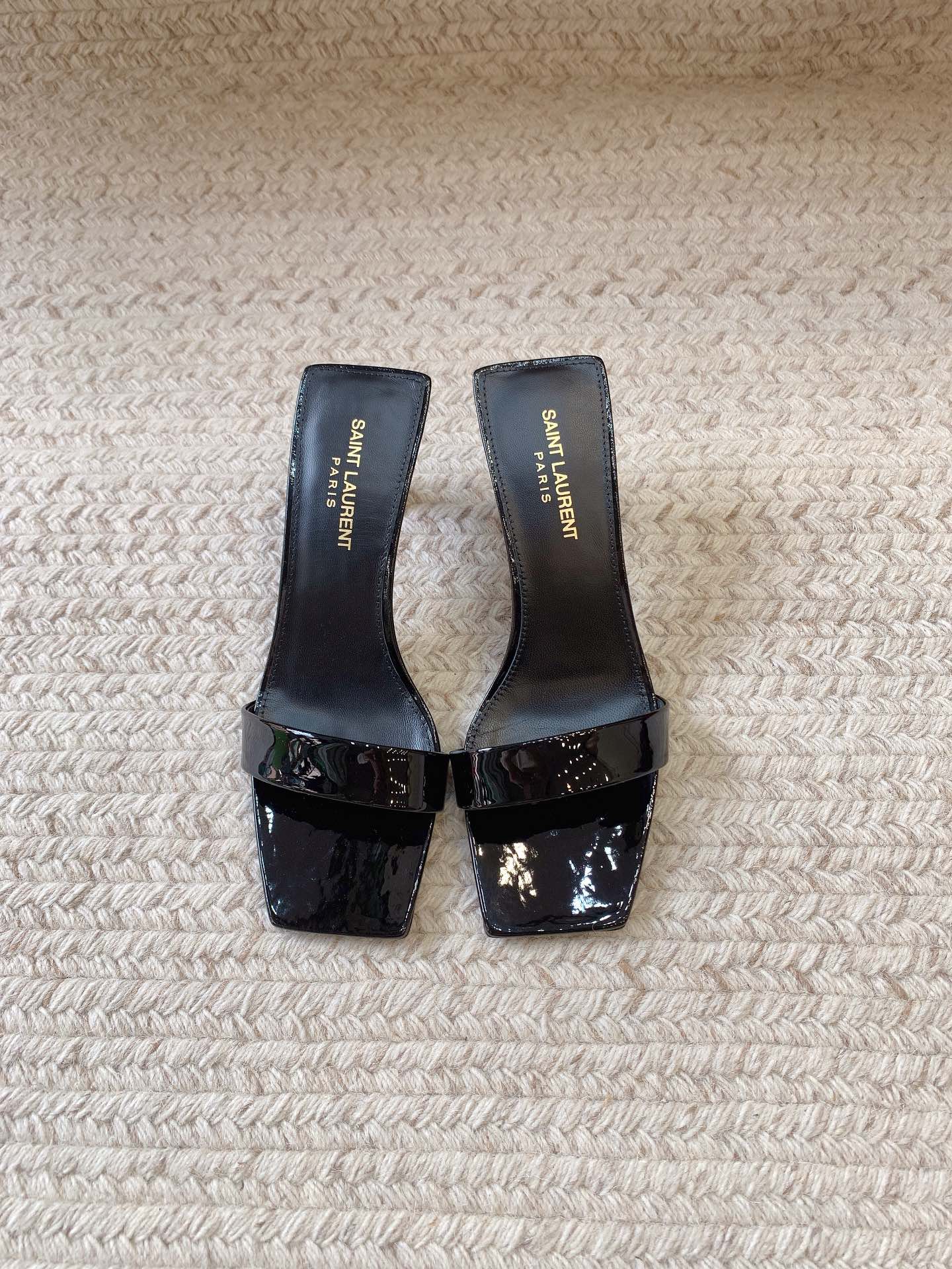 HIGH MULES WITH SQUARE TOE IN BLACK GLOSSY CALFSKIN