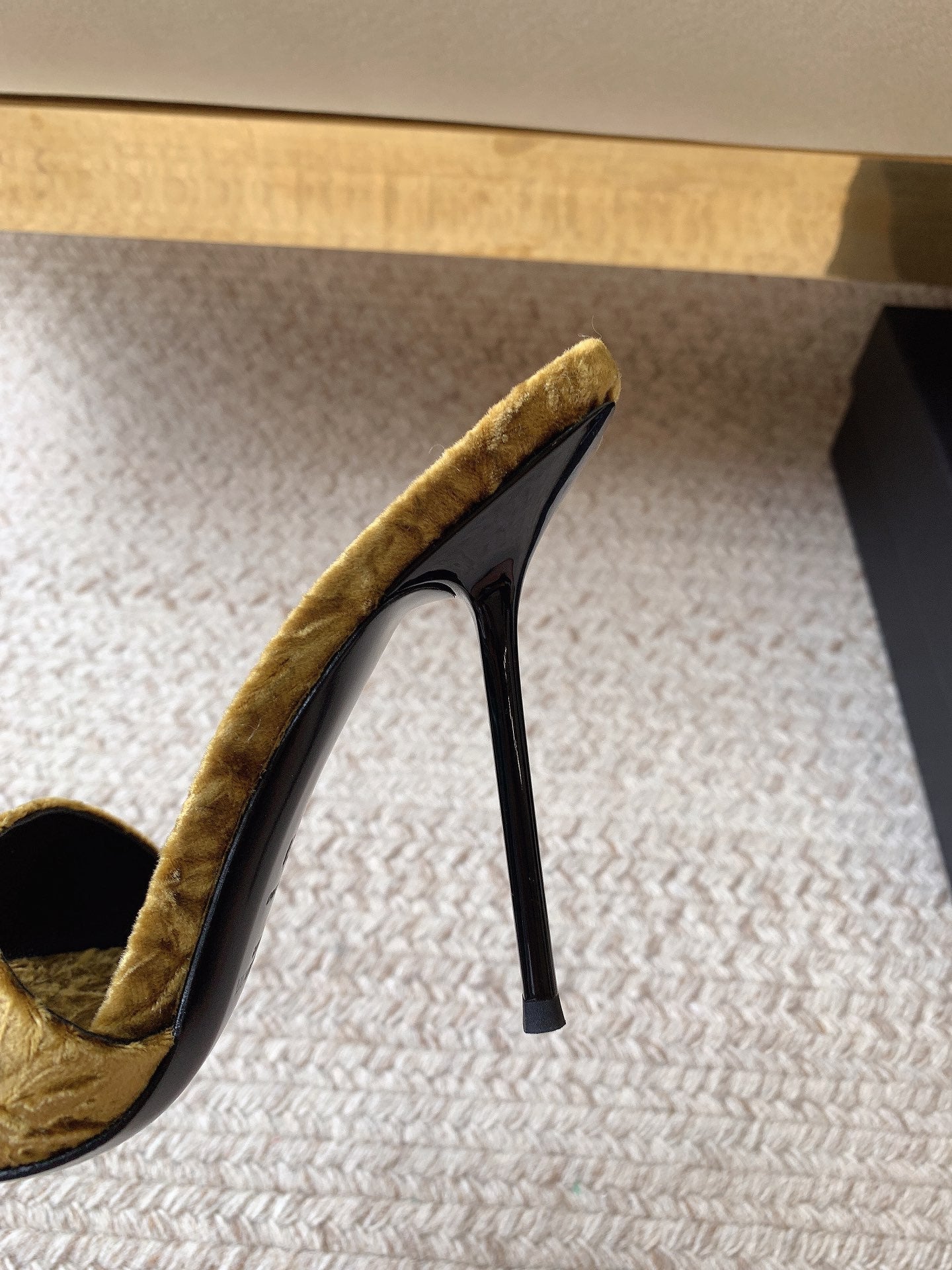 HIGH HEEL SLIDES IN SAND YELLOW VELVET
