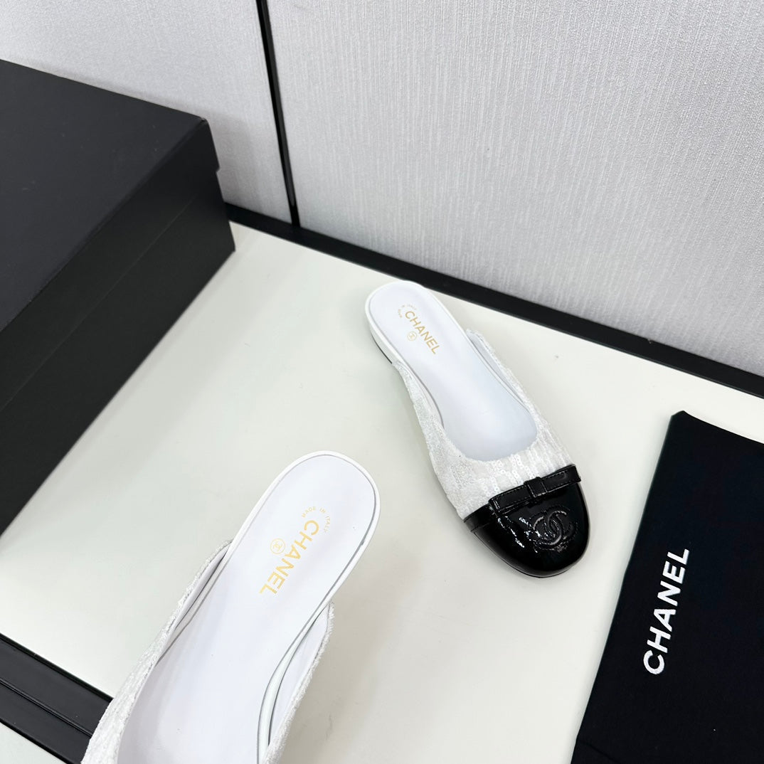 BOW MULE IN WHITE FABRIC AND BLACK CALFSKIN