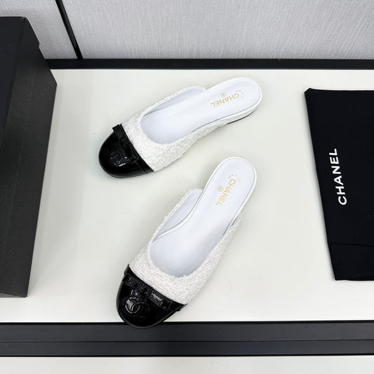BOW MULE IN WHITE FUR AND BLACK CALFSKIN