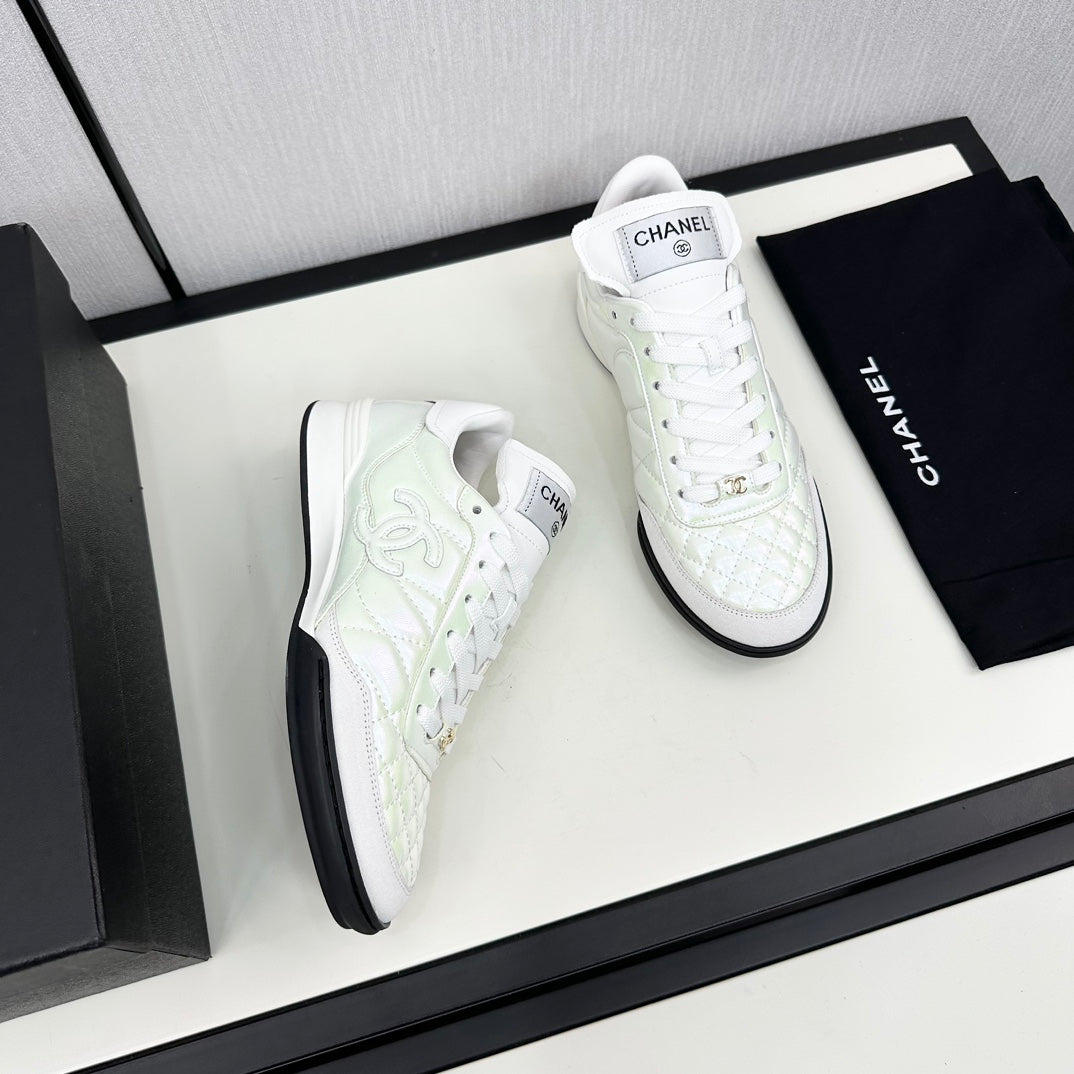 SPORTS SHOES IN GLOSSY WHITE CALFSKIN