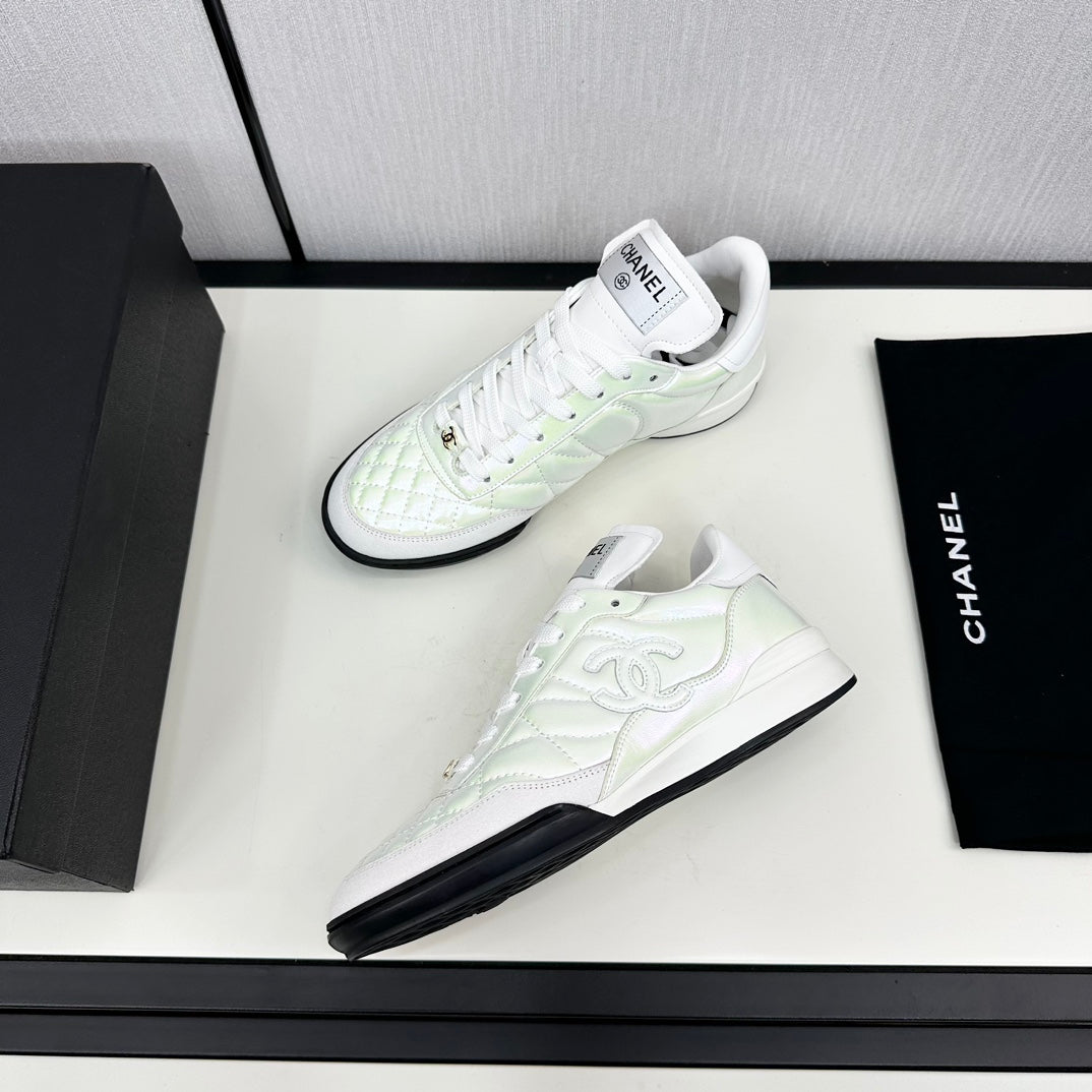 SPORTS SHOES IN GLOSSY WHITE CALFSKIN
