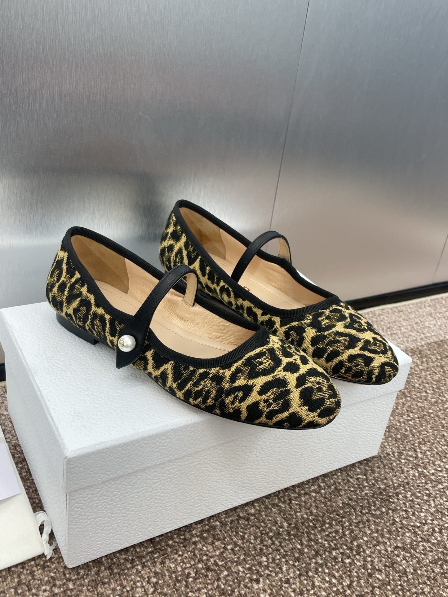 BALLET FLAT CAMEL PONY HAIR CALFSKIN WITH BROWN LEOPARD MOTIF