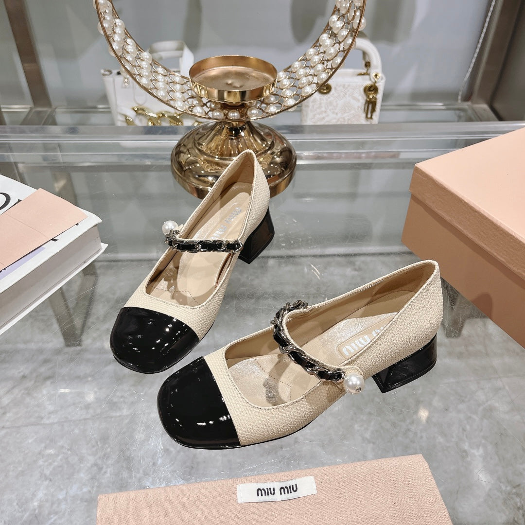 MARY JANE SANDAL CAP TOE BRIGHT CREAM SHEEPSKIN - MID HEEL