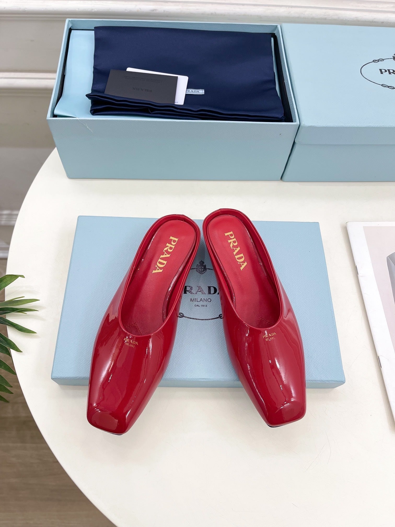 MULES SQUARE TOE IN RED SHINY CALFSKIN