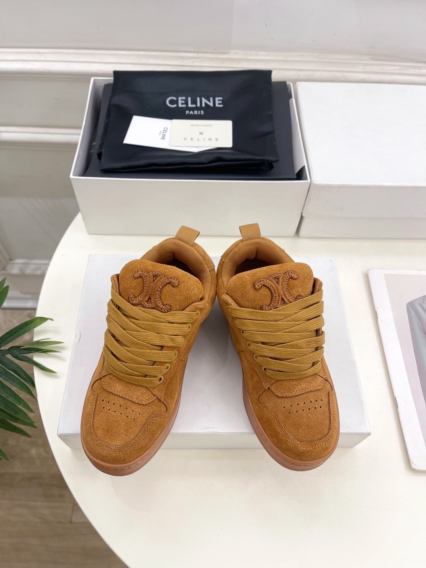 HUNTINGTON LOW LACE-UP SNEAKER IN PERU BROWN SUEDE AND MESH