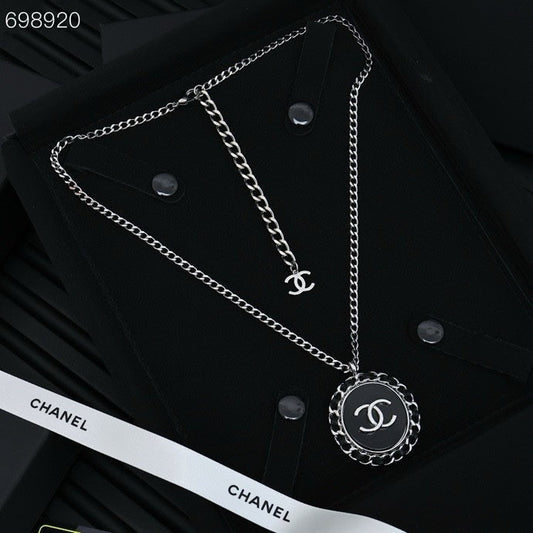 25P OVAL NECKLACE IN BLUE DENIM BLACK LEATHER-THREADED CHAIN