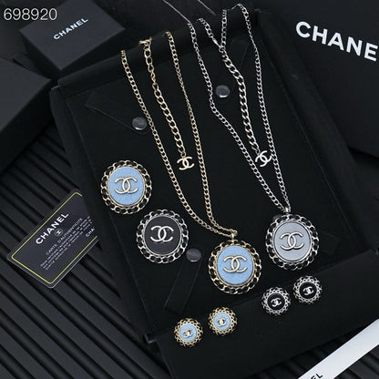 25P OVAL NECKLACE IN BLUE DENIM BLACK LEATHER-THREADED CHAIN