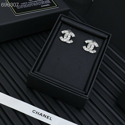 STUD EARRINGS IN SILVER METAL PEARLY WHITE AND CRYSTAL