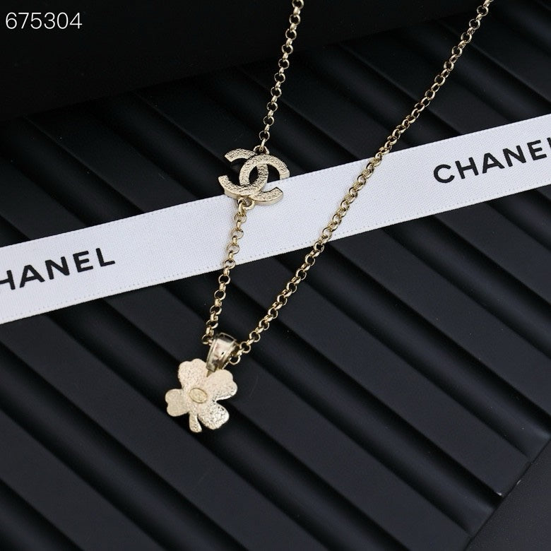 PENDANT NECKLACE FULL DIAMOND FOUR-LEAF CLOVER DOUBLE C IN GOLD